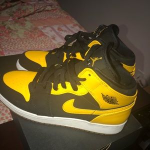Air Jordan 1 mid
